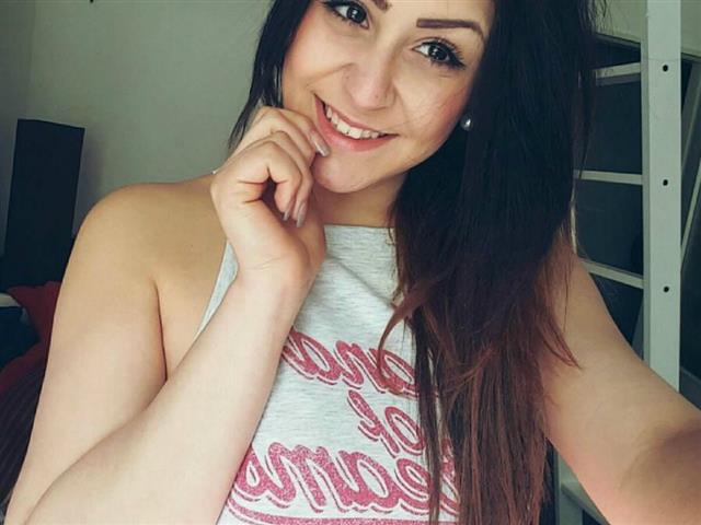 Profilbild von July-Johnson, 20 Jahre - sucht Parkplatzsex Kontakte